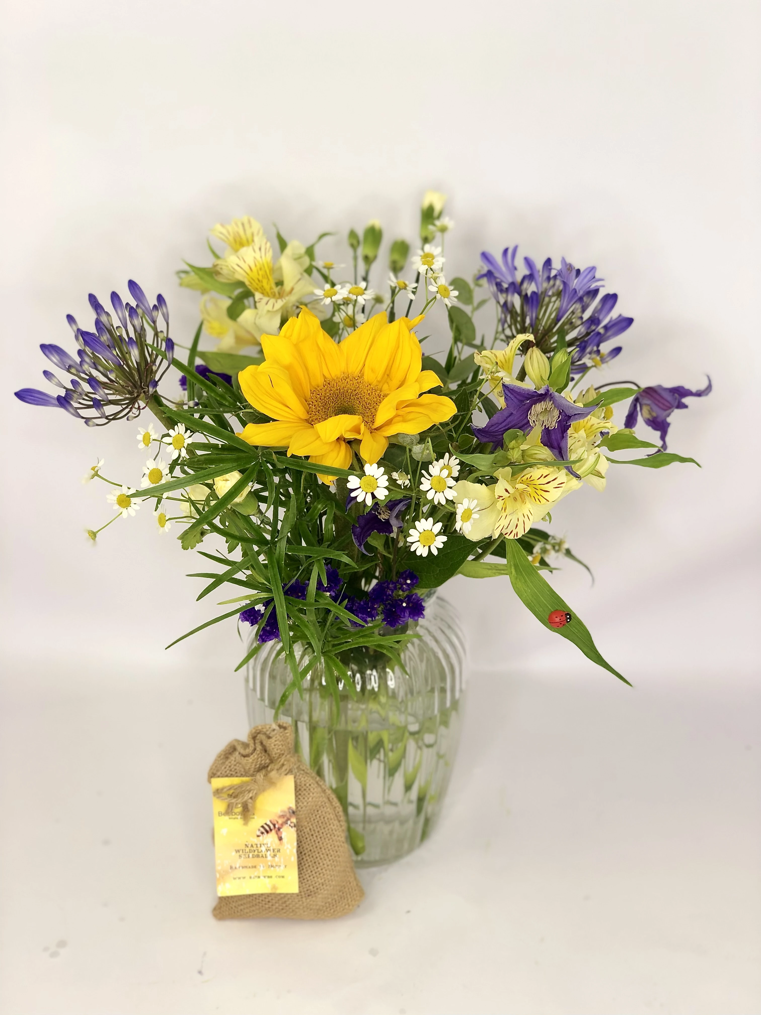 Beeutiful Sunflower Vase with Beebomb Beeutiful Sunflower Vase with Beebomb