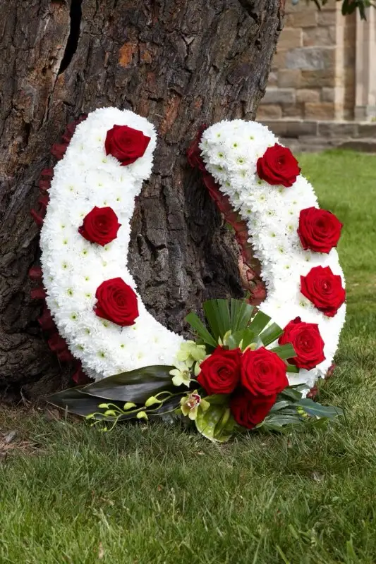 Horse Shoe Funeral Tribute Horse Shoe Funeral Tribute