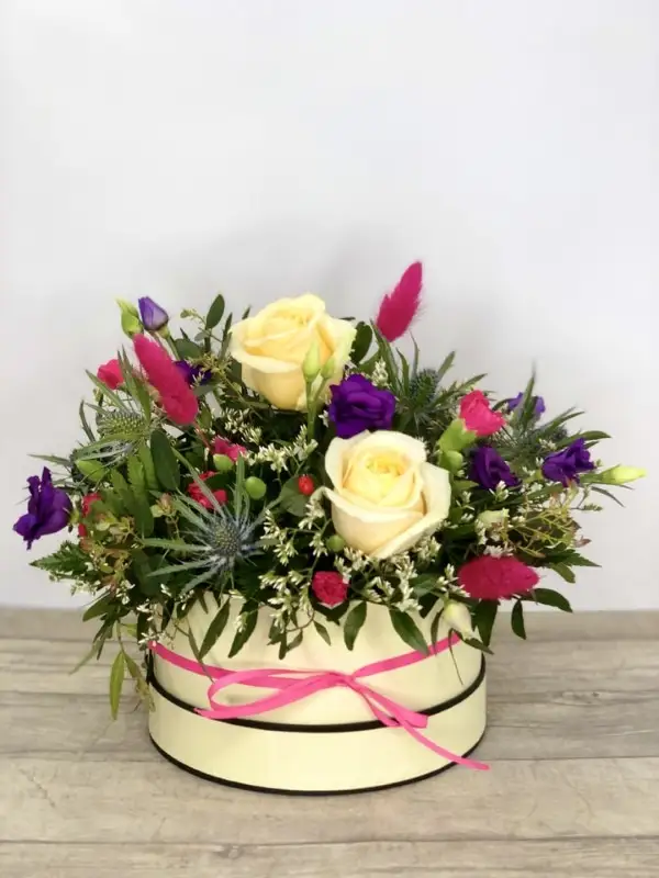 Sensational Summer Hatbox of Flowers Sensational Summer Hatbox of Flowers