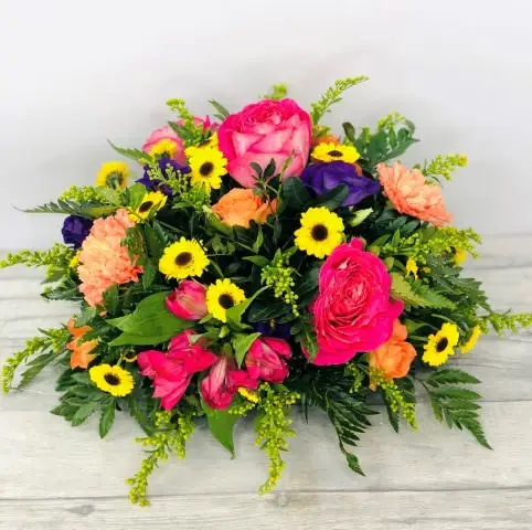 Vibrant Table Arrangement Vibrant Table Arrangement